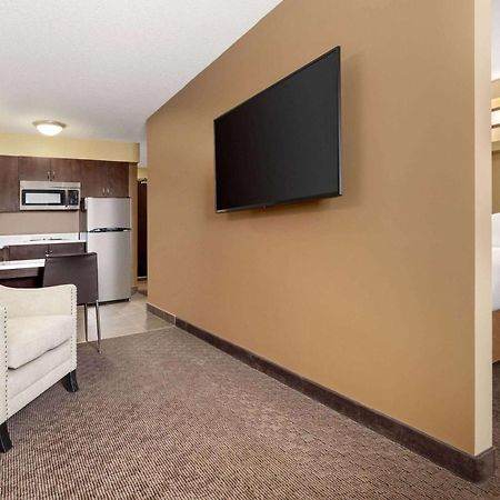 Microtel Inn And Suites By Wyndham Weyburn Eksteriør billede
