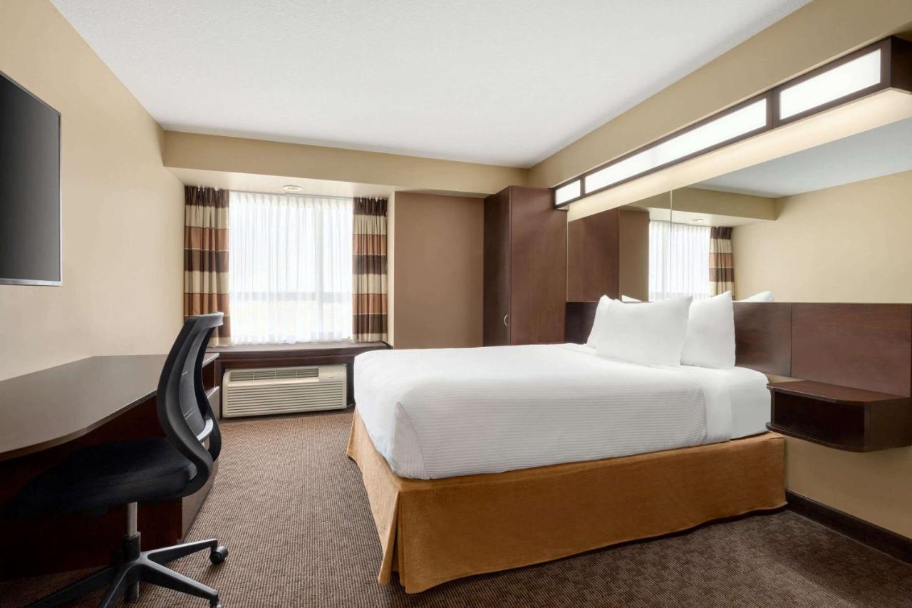 Microtel Inn And Suites By Wyndham Weyburn Eksteriør billede