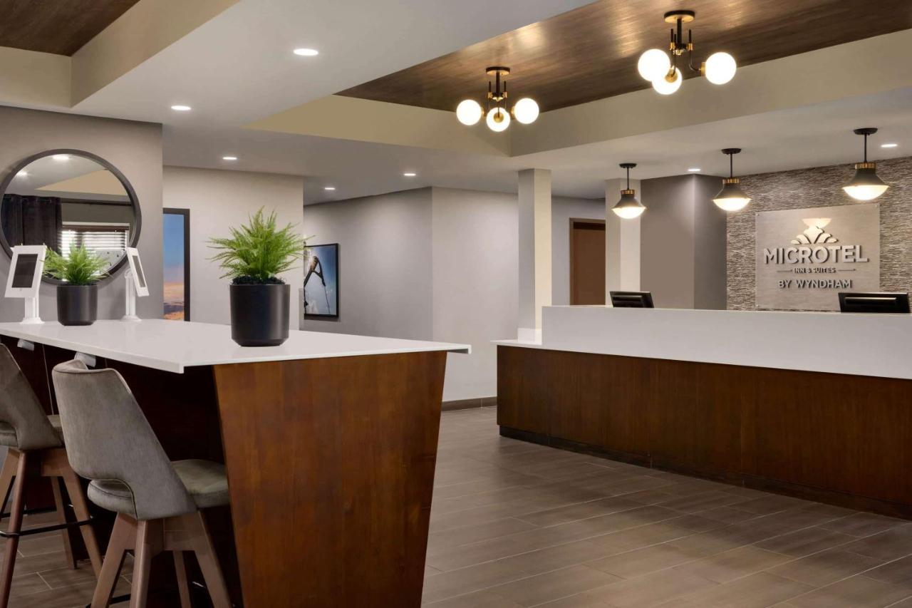 Microtel Inn And Suites By Wyndham Weyburn Eksteriør billede