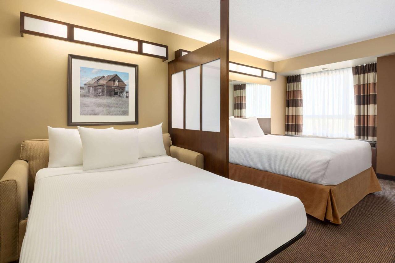 Microtel Inn And Suites By Wyndham Weyburn Eksteriør billede