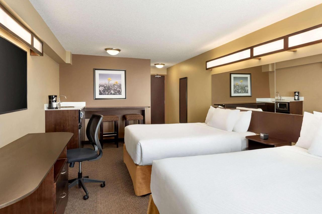 Microtel Inn And Suites By Wyndham Weyburn Eksteriør billede
