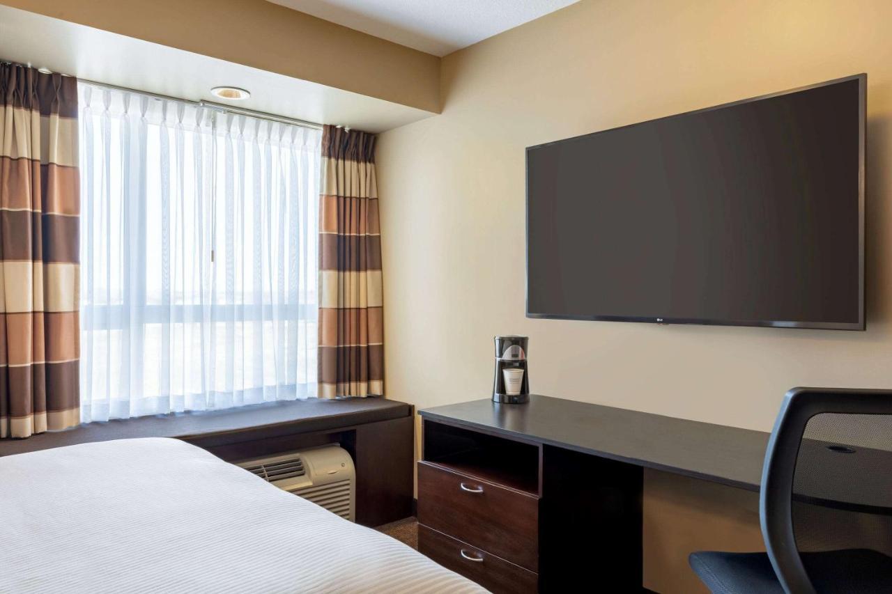 Microtel Inn And Suites By Wyndham Weyburn Eksteriør billede