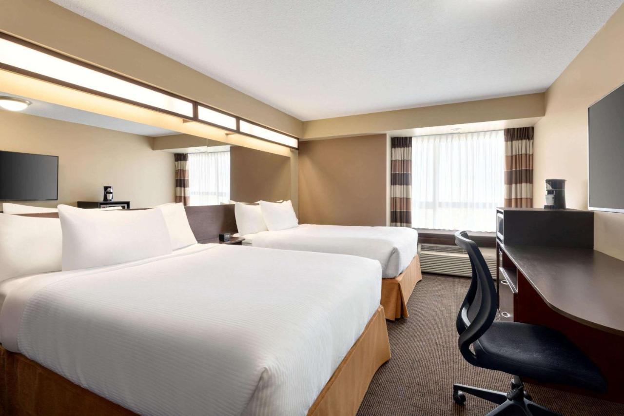 Microtel Inn And Suites By Wyndham Weyburn Eksteriør billede
