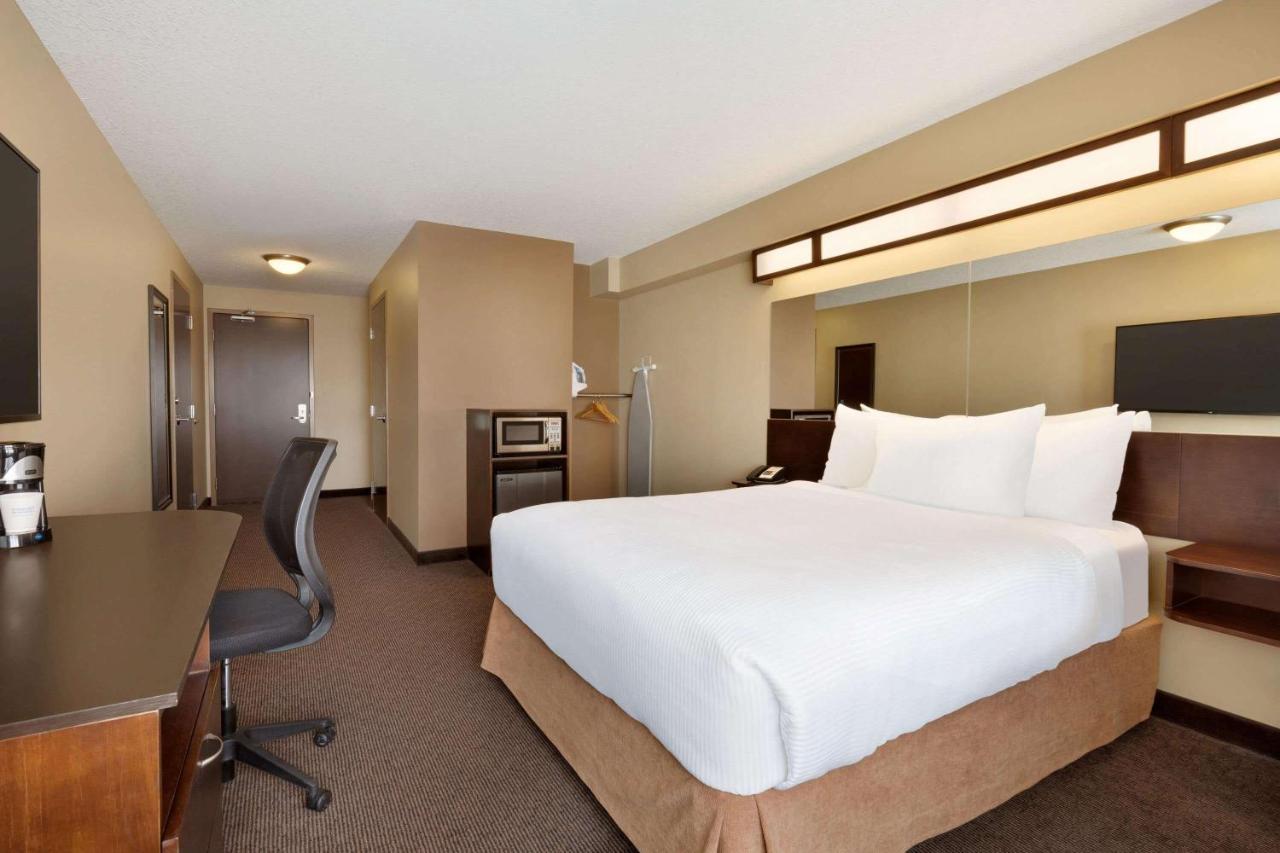Microtel Inn And Suites By Wyndham Weyburn Eksteriør billede