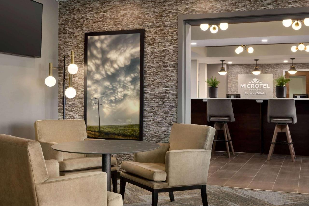 Microtel Inn And Suites By Wyndham Weyburn Eksteriør billede