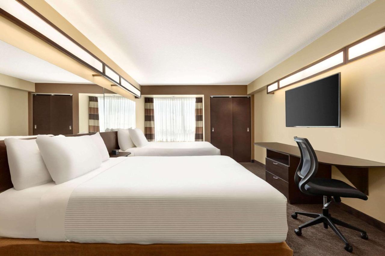 Microtel Inn And Suites By Wyndham Weyburn Eksteriør billede