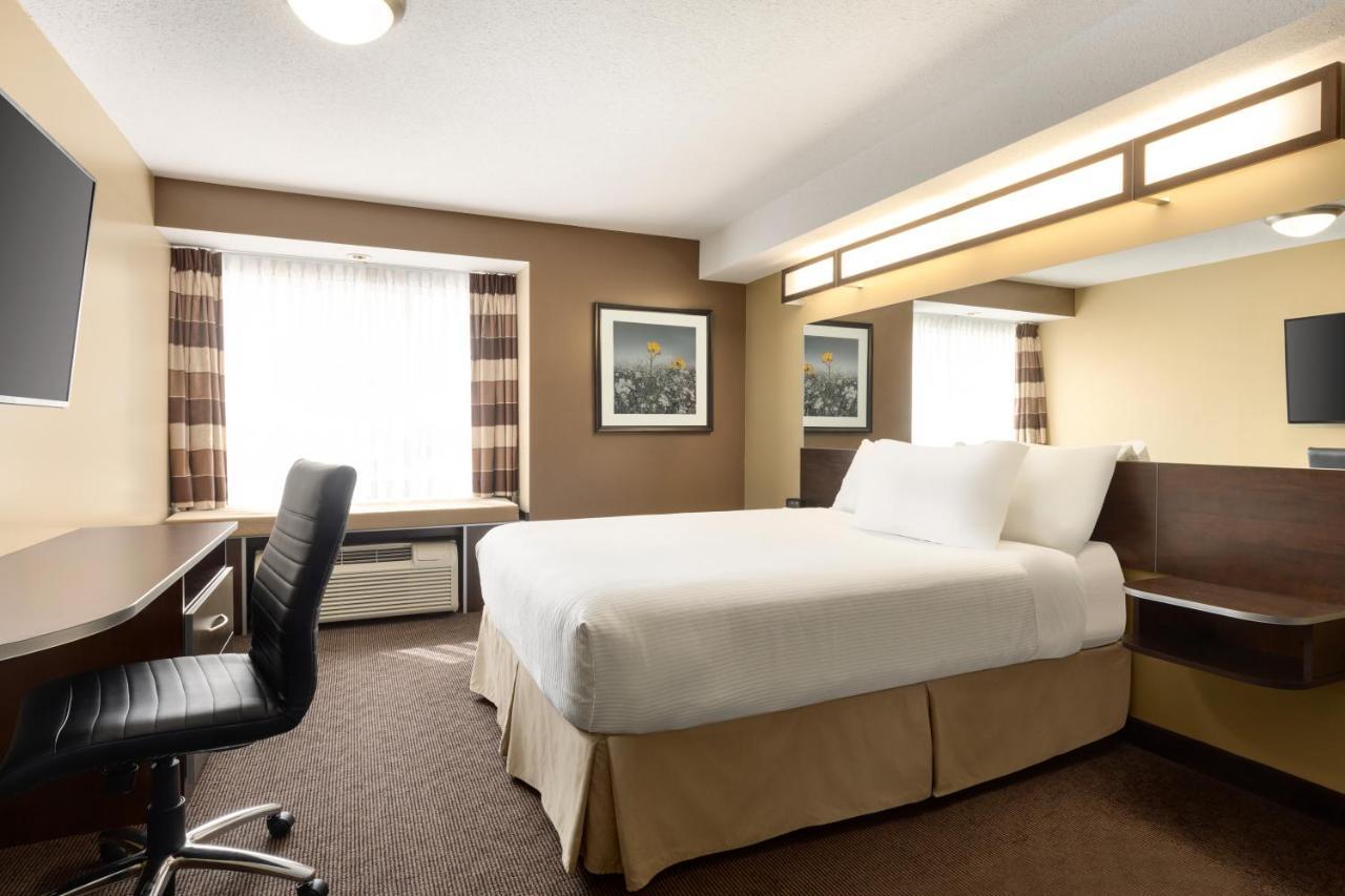 Microtel Inn And Suites By Wyndham Weyburn Eksteriør billede