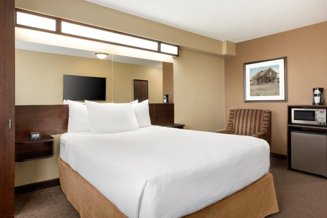 Microtel Inn And Suites By Wyndham Weyburn Eksteriør billede