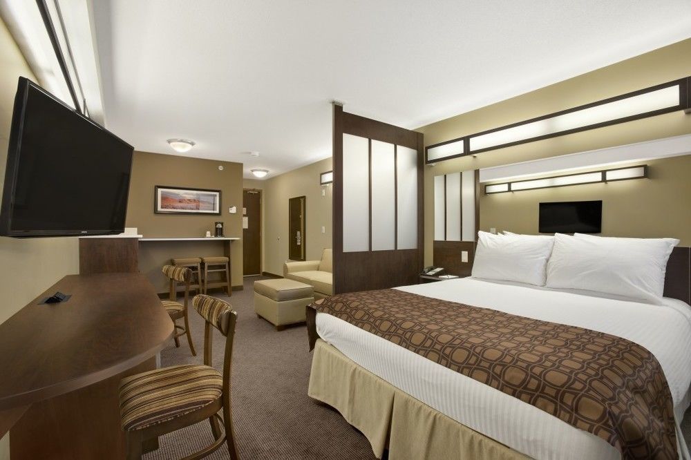 Microtel Inn And Suites By Wyndham Weyburn Eksteriør billede