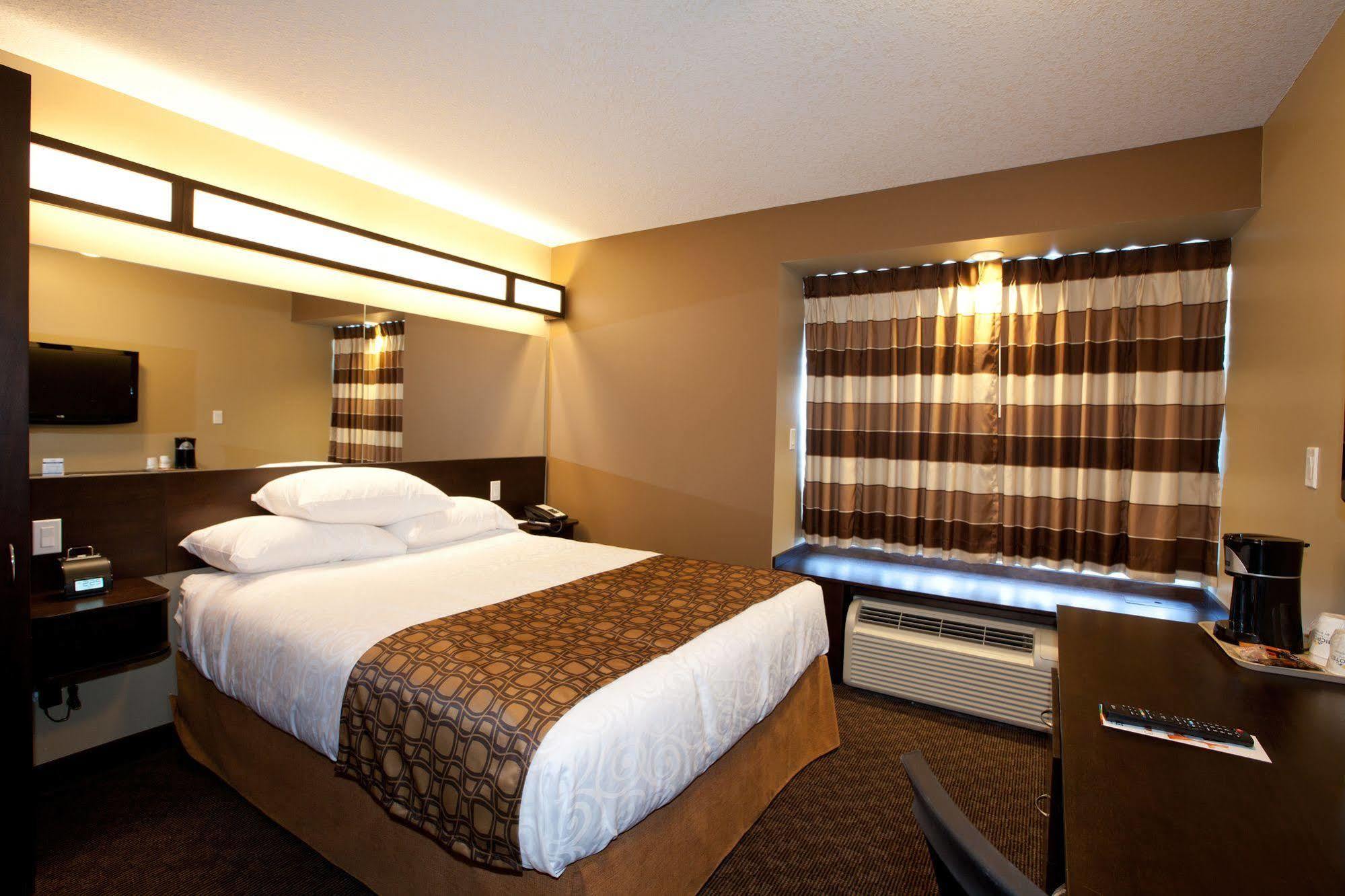 Microtel Inn And Suites By Wyndham Weyburn Eksteriør billede