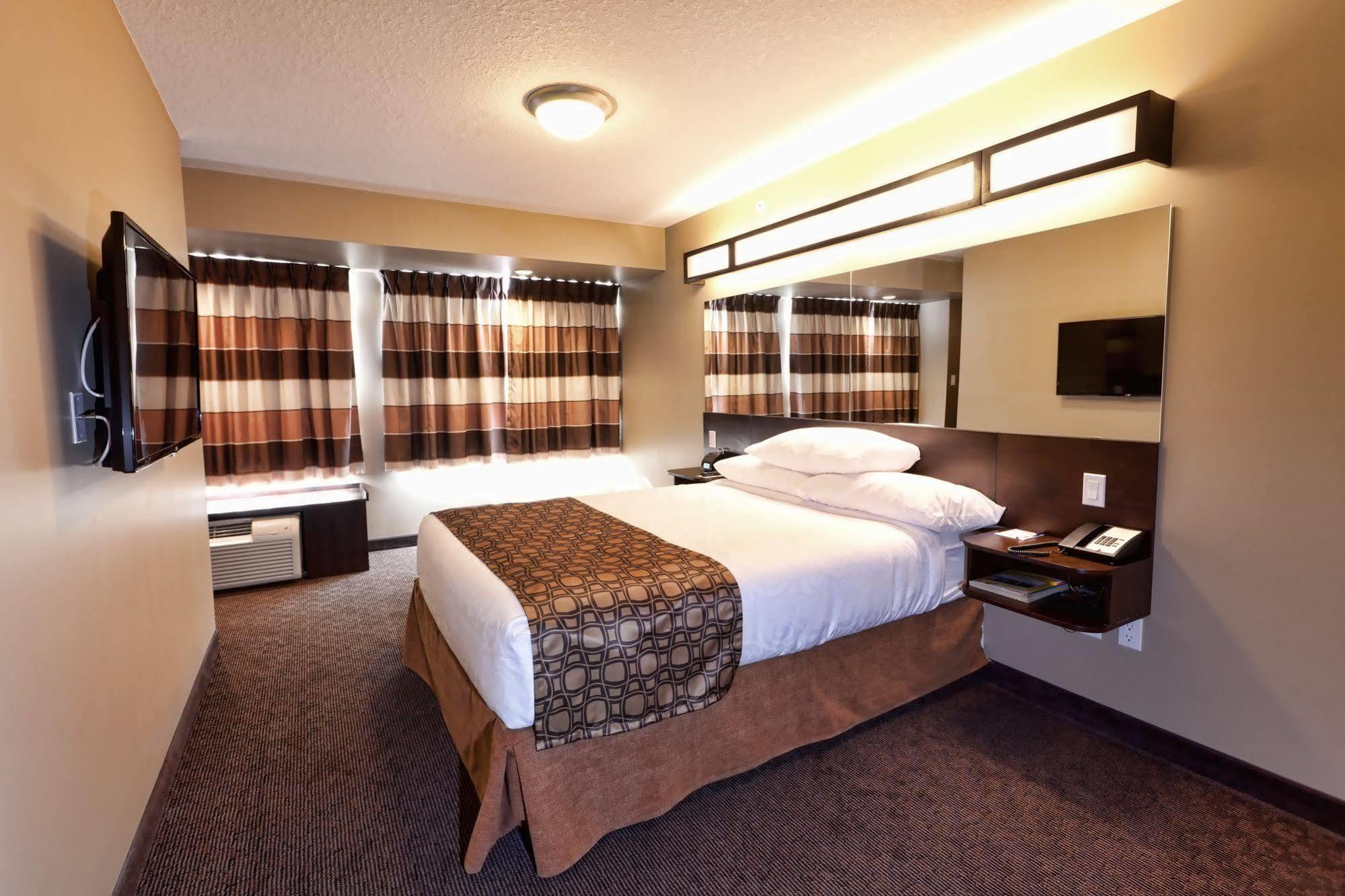 Microtel Inn And Suites By Wyndham Weyburn Eksteriør billede