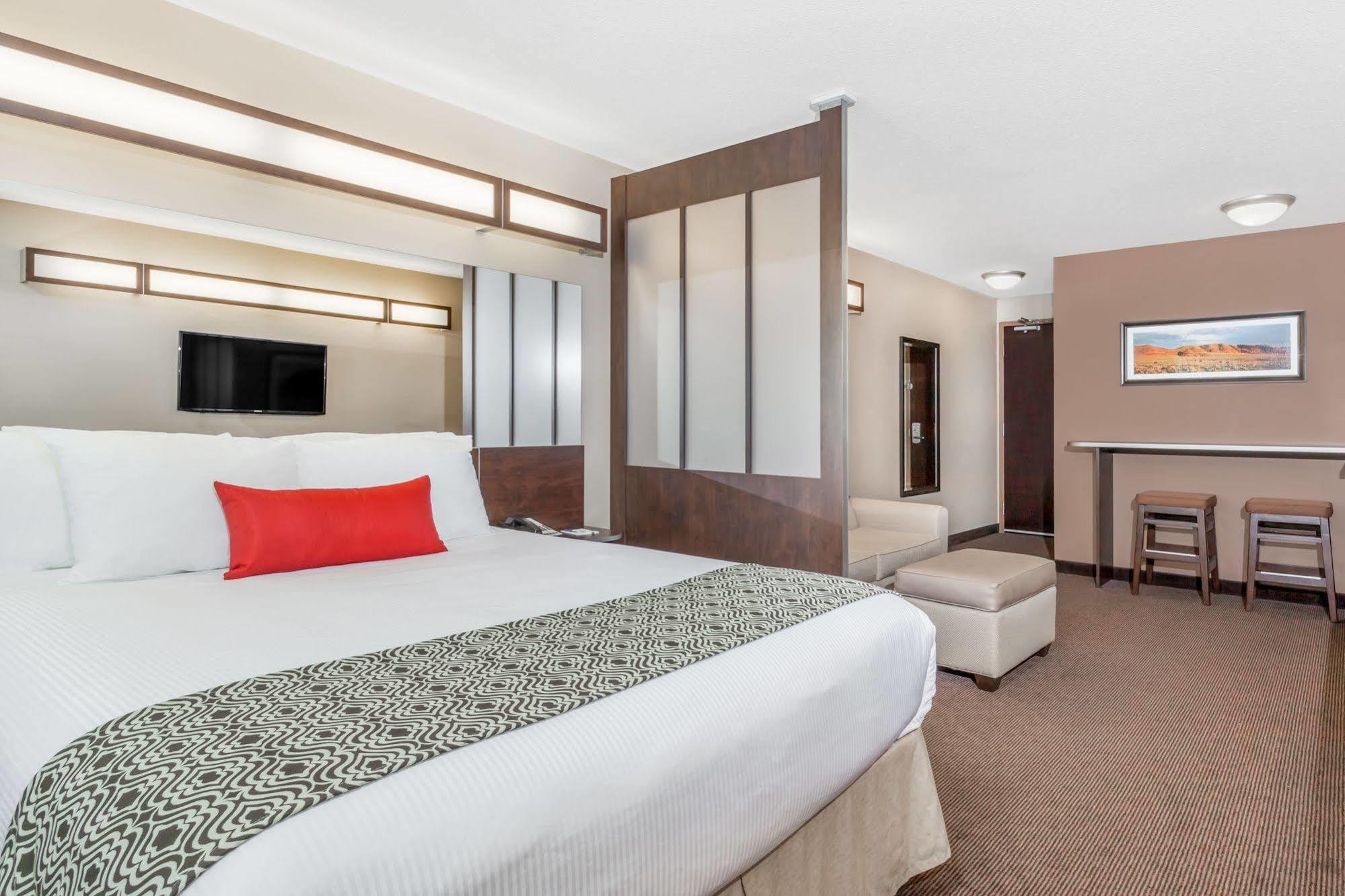 Microtel Inn And Suites By Wyndham Weyburn Eksteriør billede