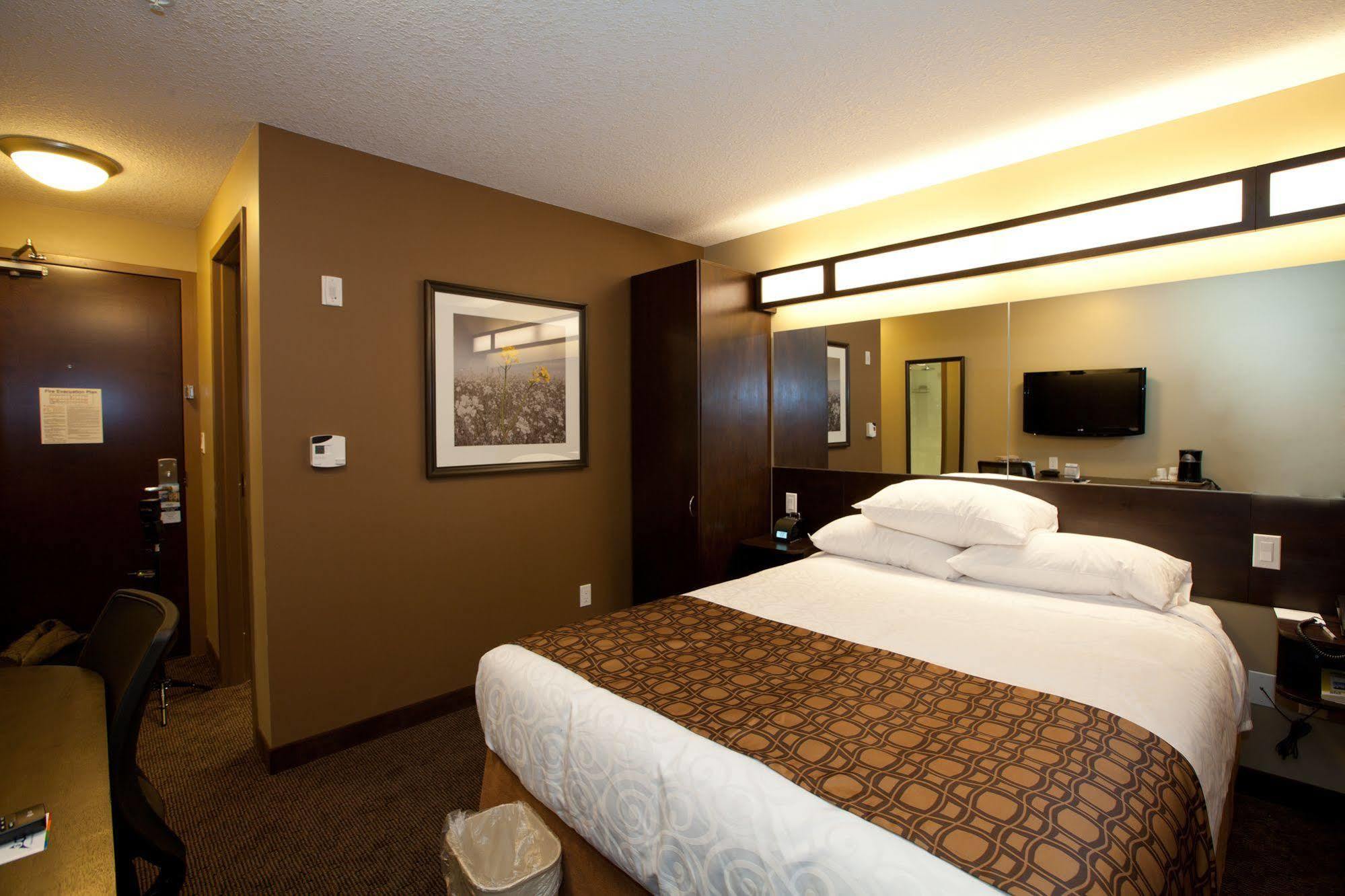 Microtel Inn And Suites By Wyndham Weyburn Eksteriør billede