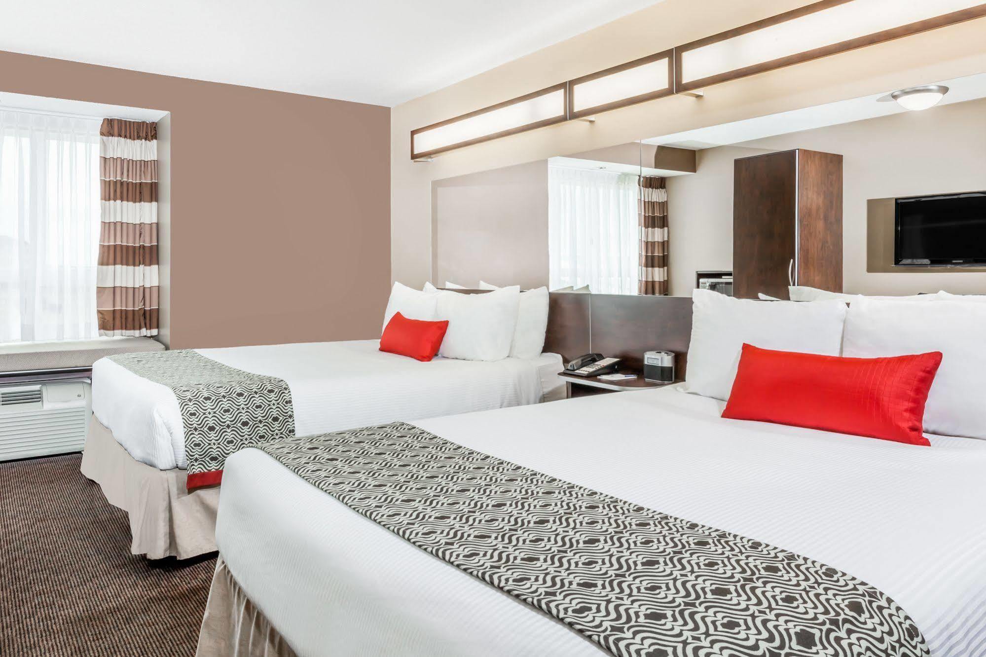 Microtel Inn And Suites By Wyndham Weyburn Eksteriør billede